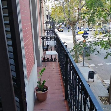 Piso Y Patio Apartment Barcelona Luaran gambar